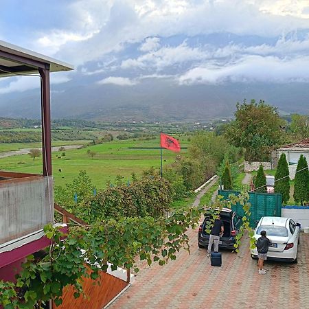 Superpanorama Guesthouse Kukes エクステリア 写真