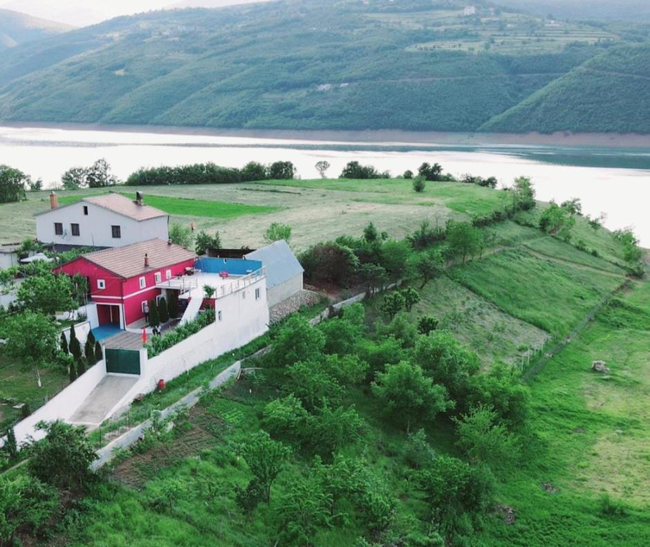 Superpanorama Guesthouse Kukes エクステリア 写真