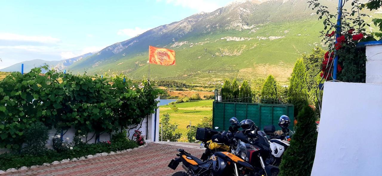 Superpanorama Guesthouse Kukes エクステリア 写真