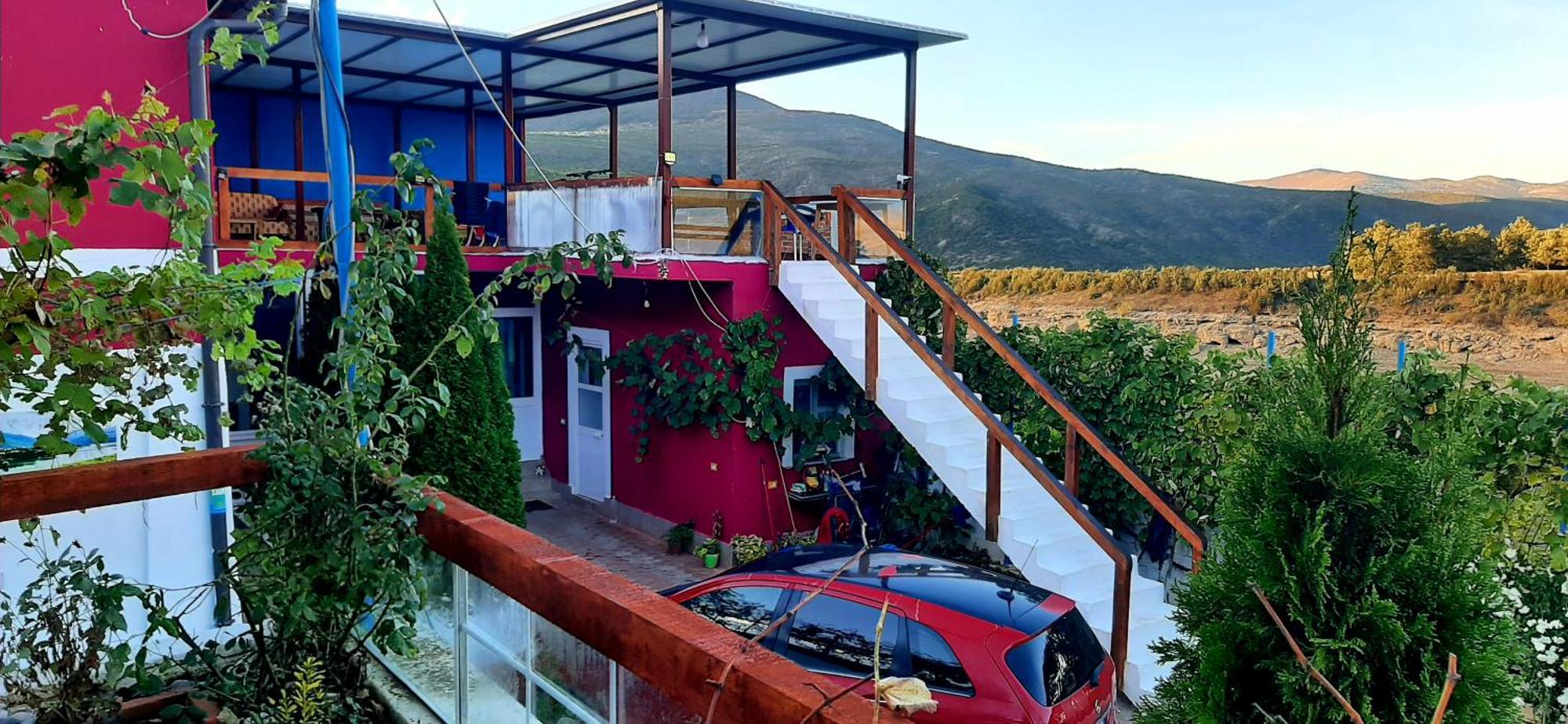 Superpanorama Guesthouse Kukes エクステリア 写真
