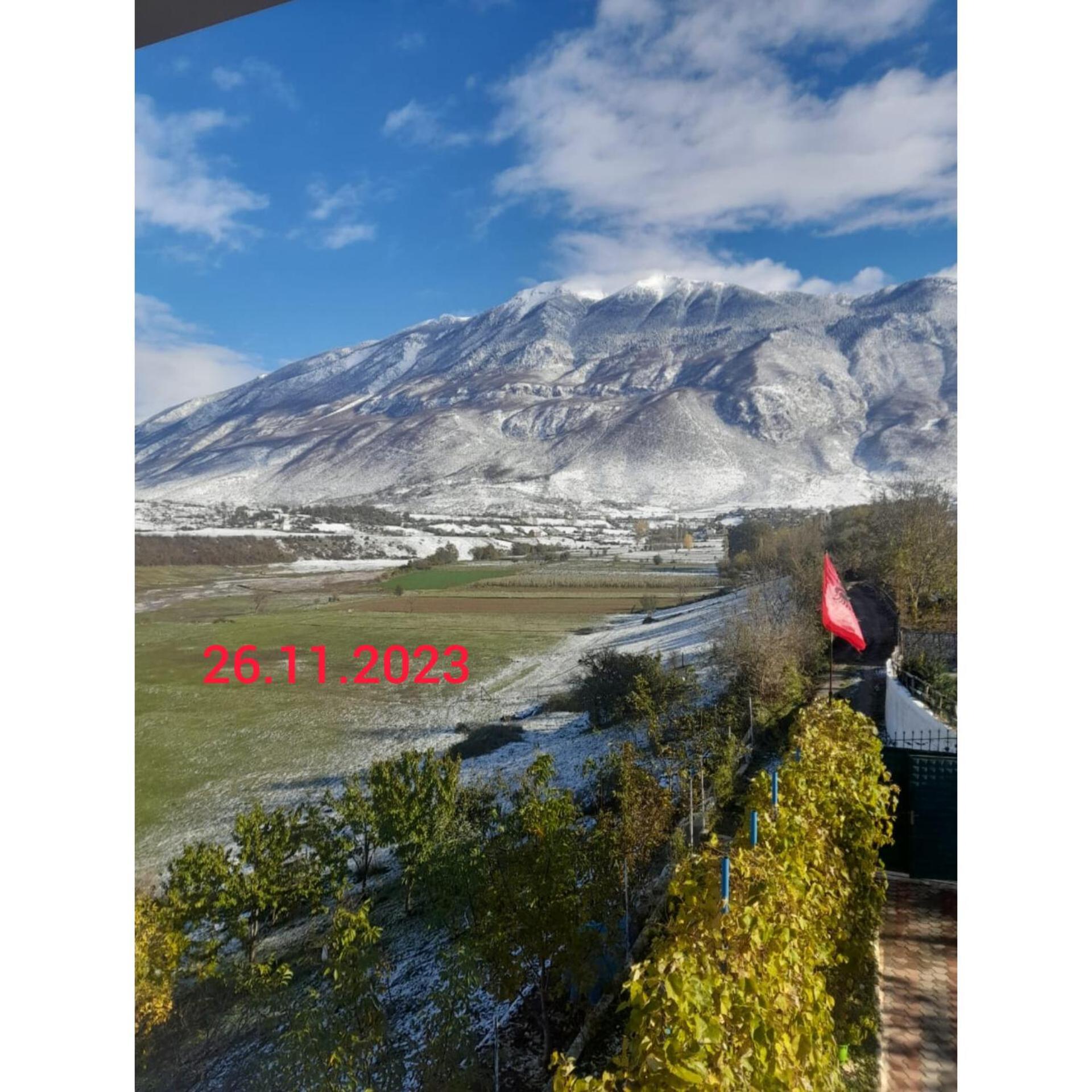 Superpanorama Guesthouse Kukes エクステリア 写真