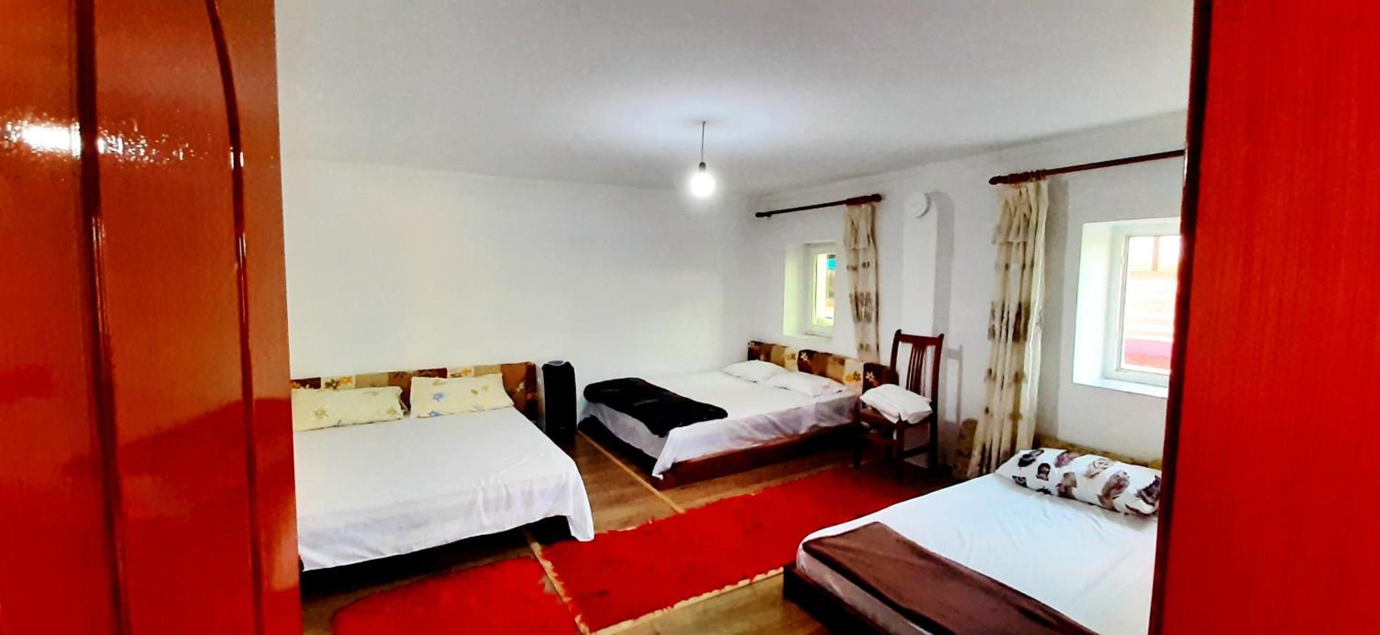 Superpanorama Guesthouse Kukes エクステリア 写真