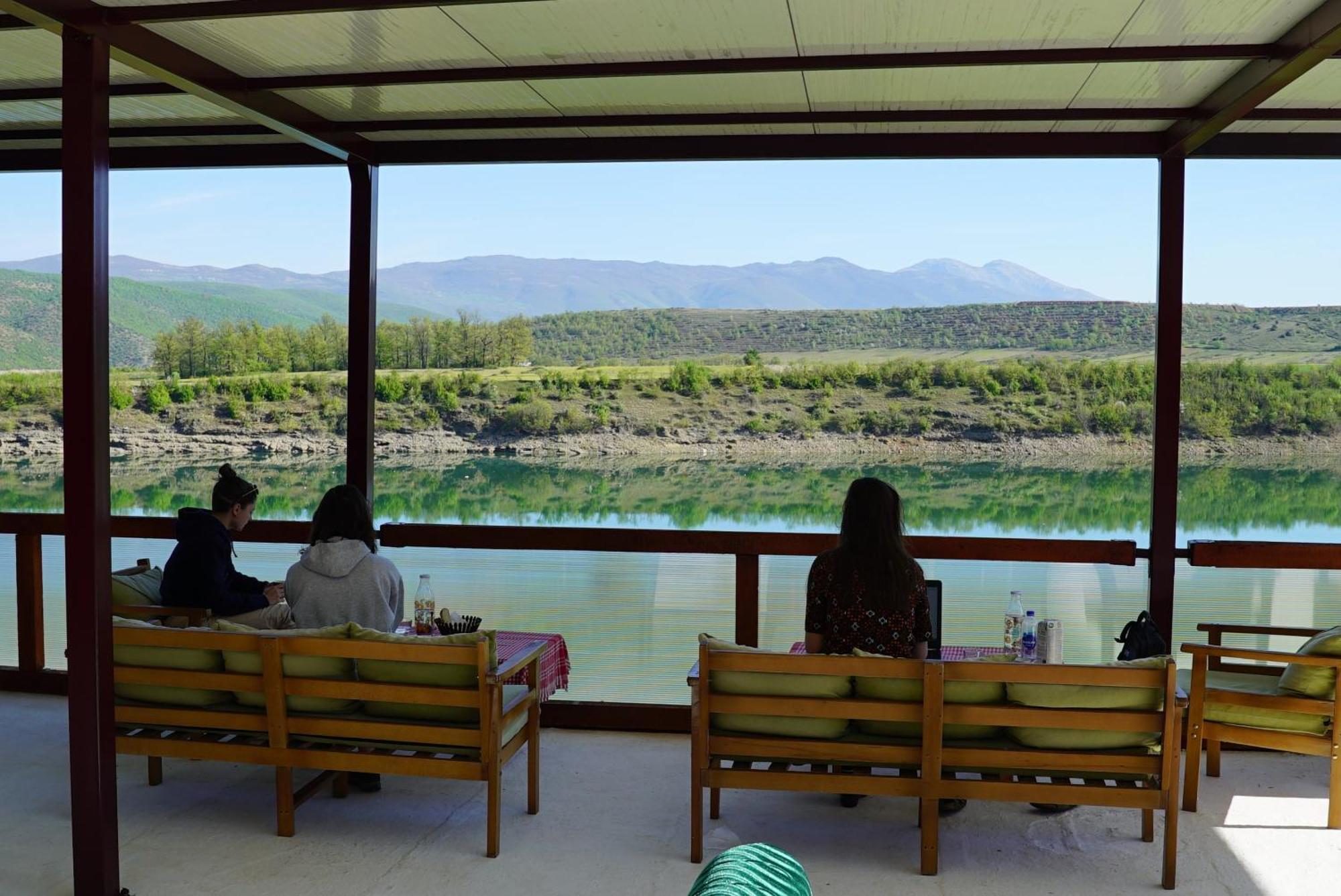 Superpanorama Guesthouse Kukes エクステリア 写真