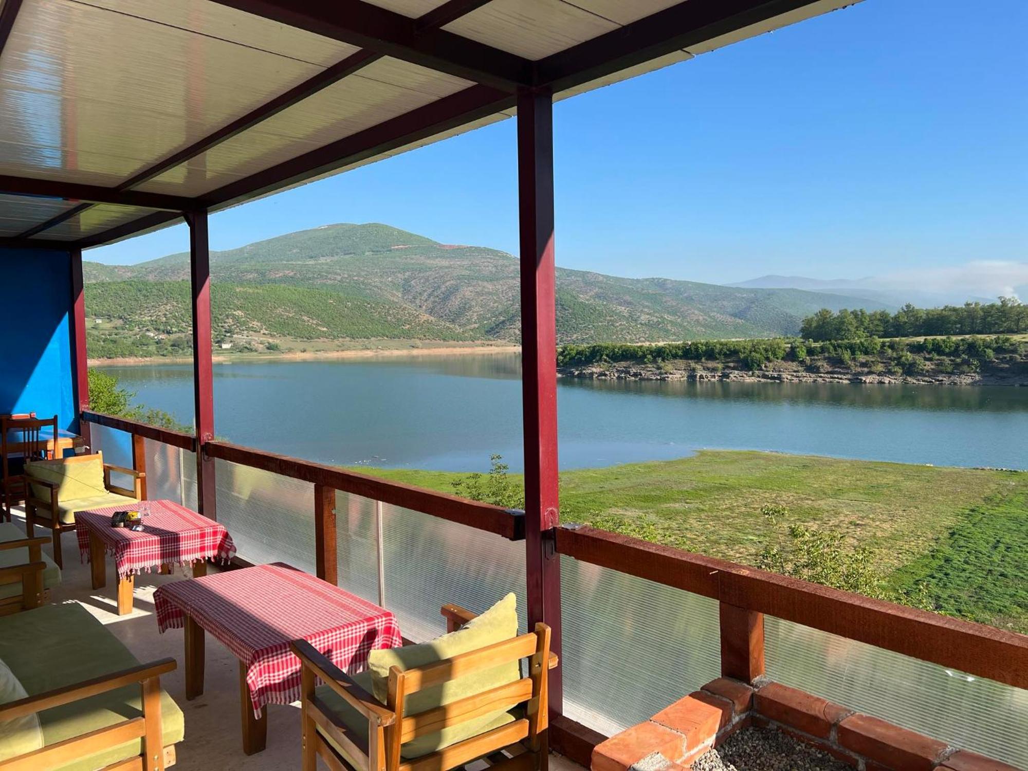 Superpanorama Guesthouse Kukes エクステリア 写真