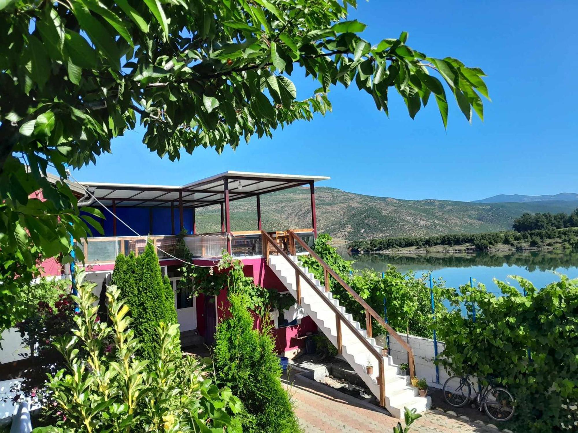 Superpanorama Guesthouse Kukes エクステリア 写真