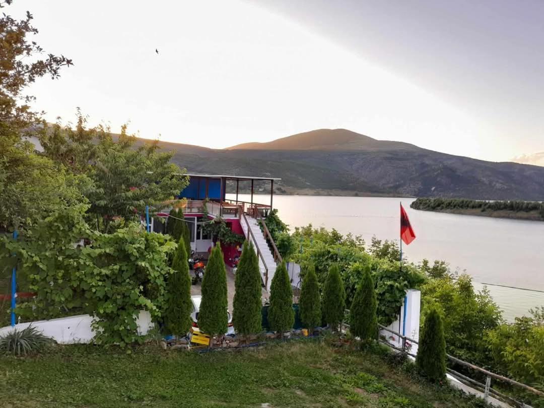 Superpanorama Guesthouse Kukes エクステリア 写真