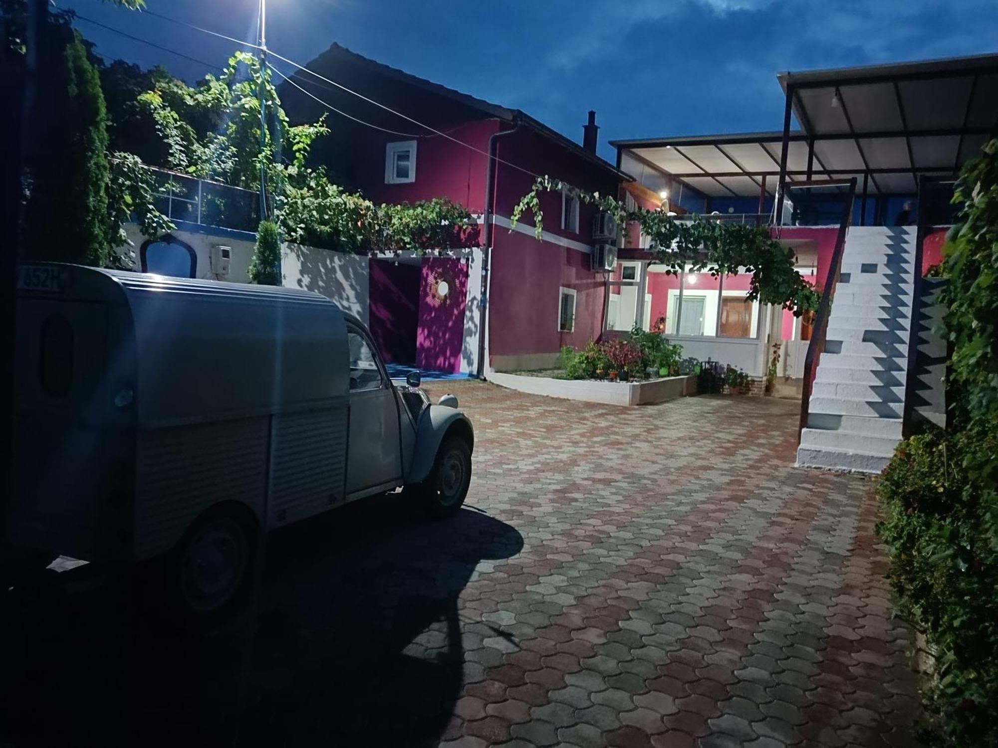 Superpanorama Guesthouse Kukes エクステリア 写真