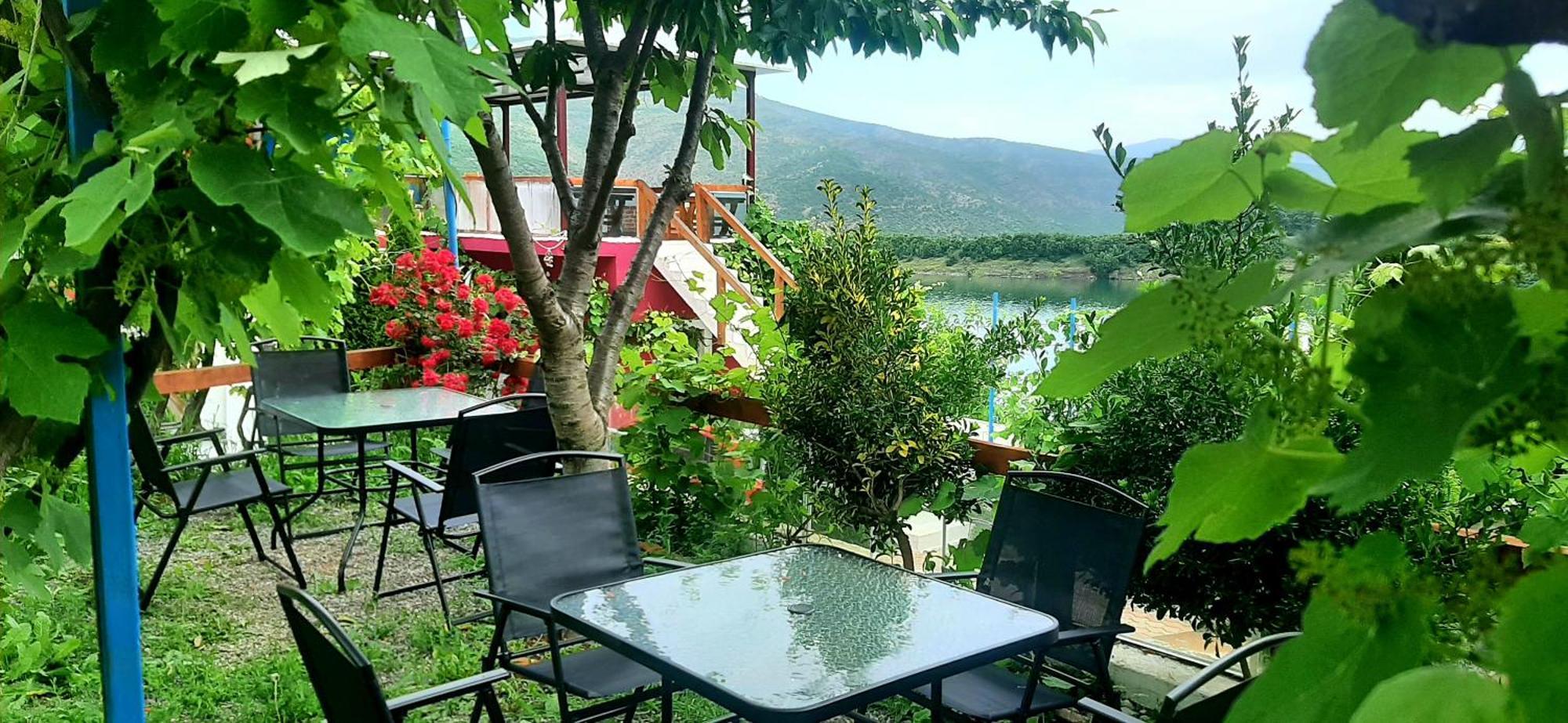 Superpanorama Guesthouse Kukes エクステリア 写真
